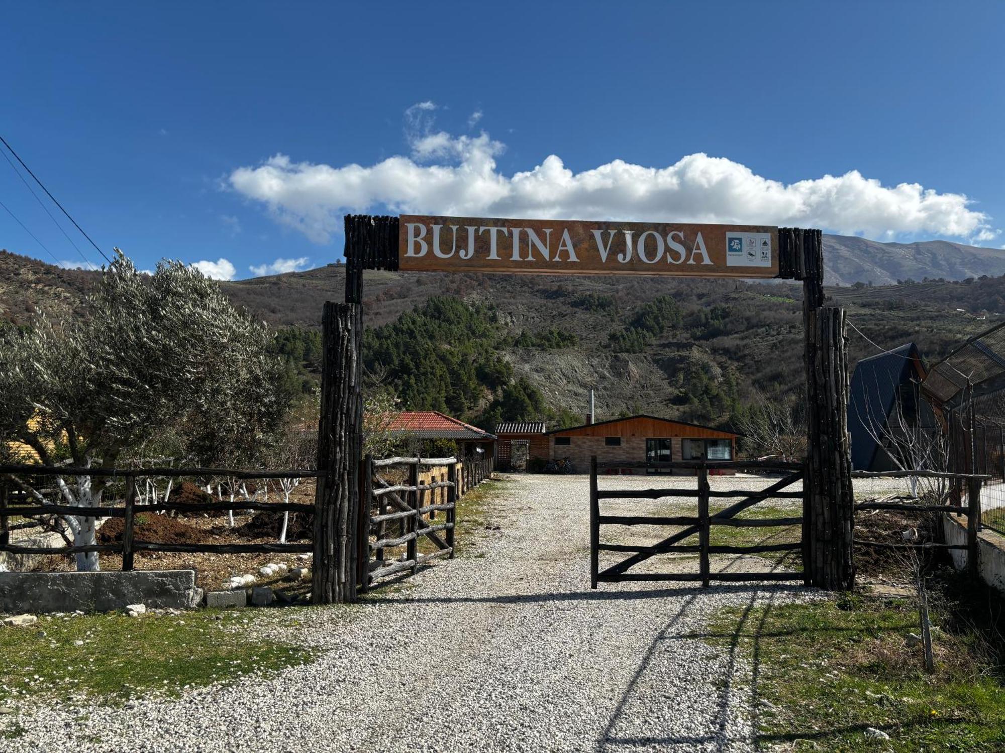 מלון Memaliaj Bujtina Vjosa מראה חיצוני תמונה